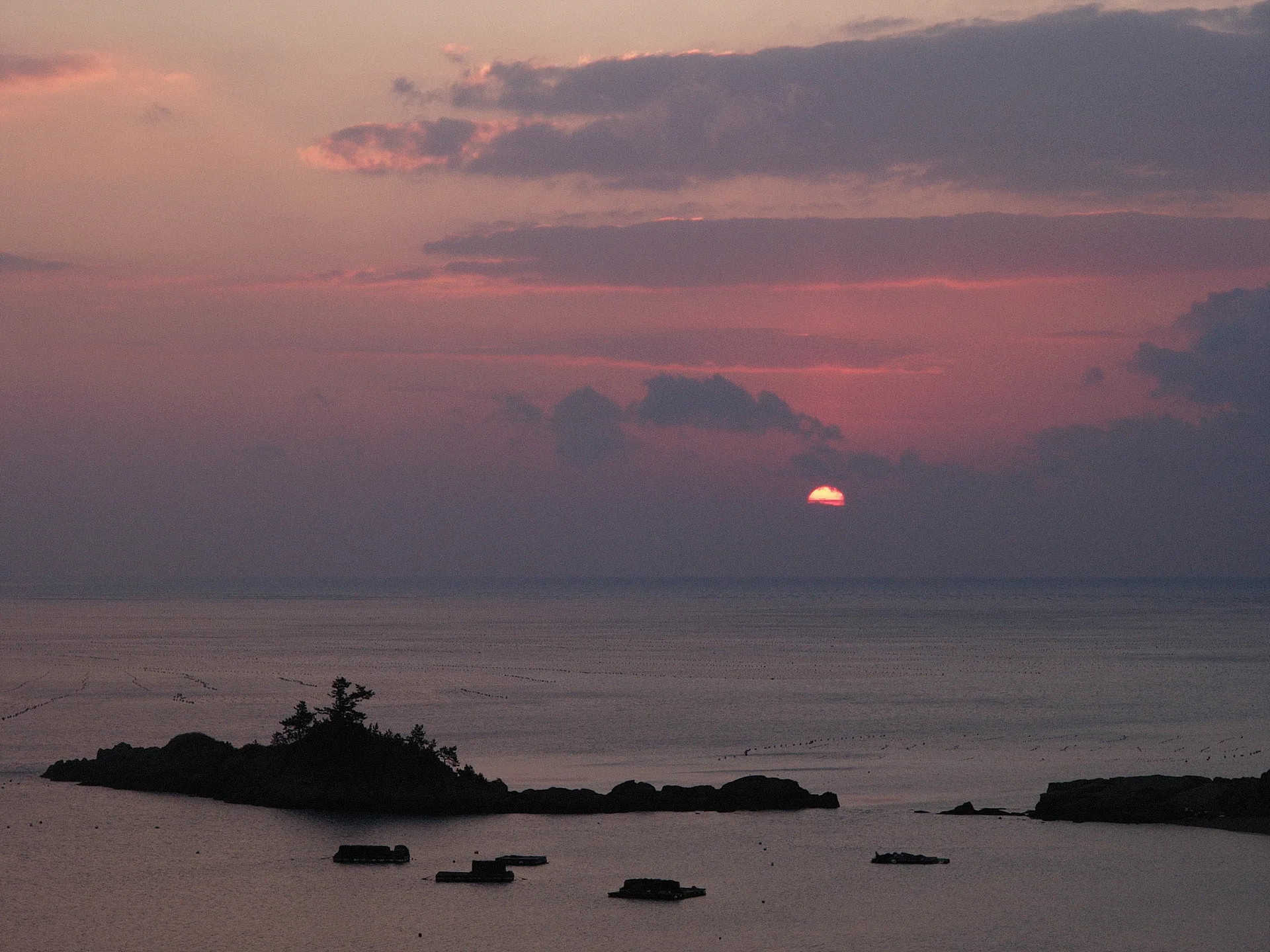 보랏빛 하늘 아래 고요한 바다의 노을 · 2009-01-25