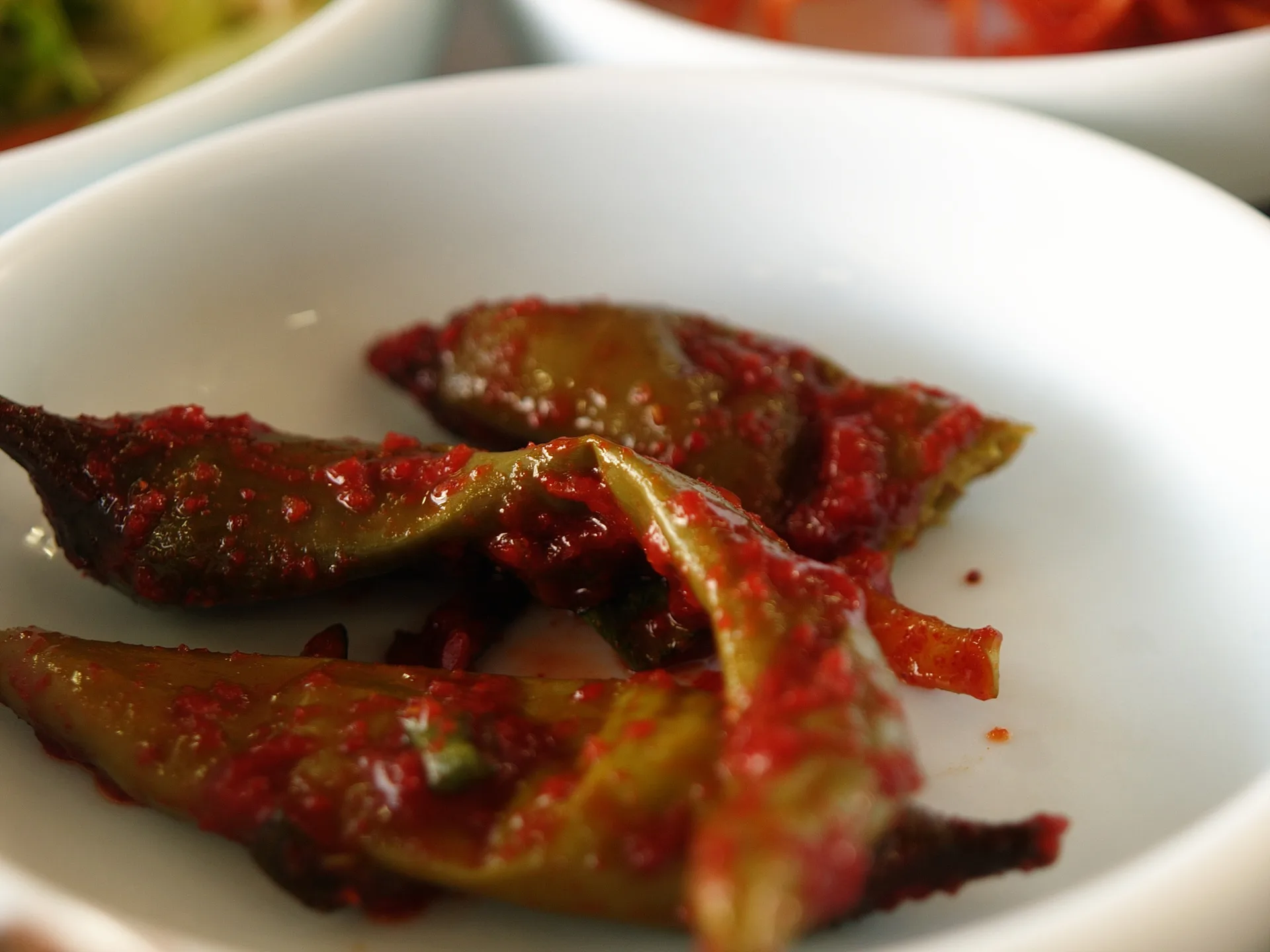 매콤한 양념이 돋보이는 고추 장아찌 반찬 · 2009-01-25