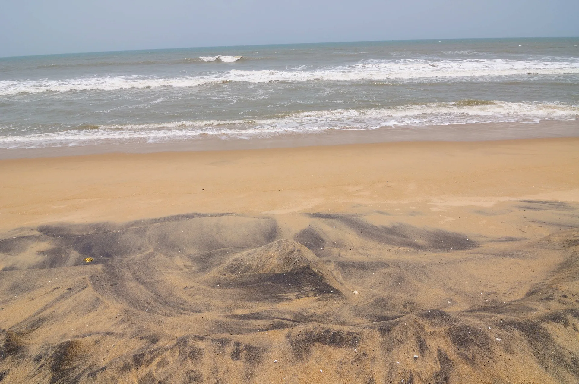 끝없이 펼쳐진 해변과 신비로운 모래 물결 · Mahabalipuram, 타밀나두, 인도 · 2009-04-24