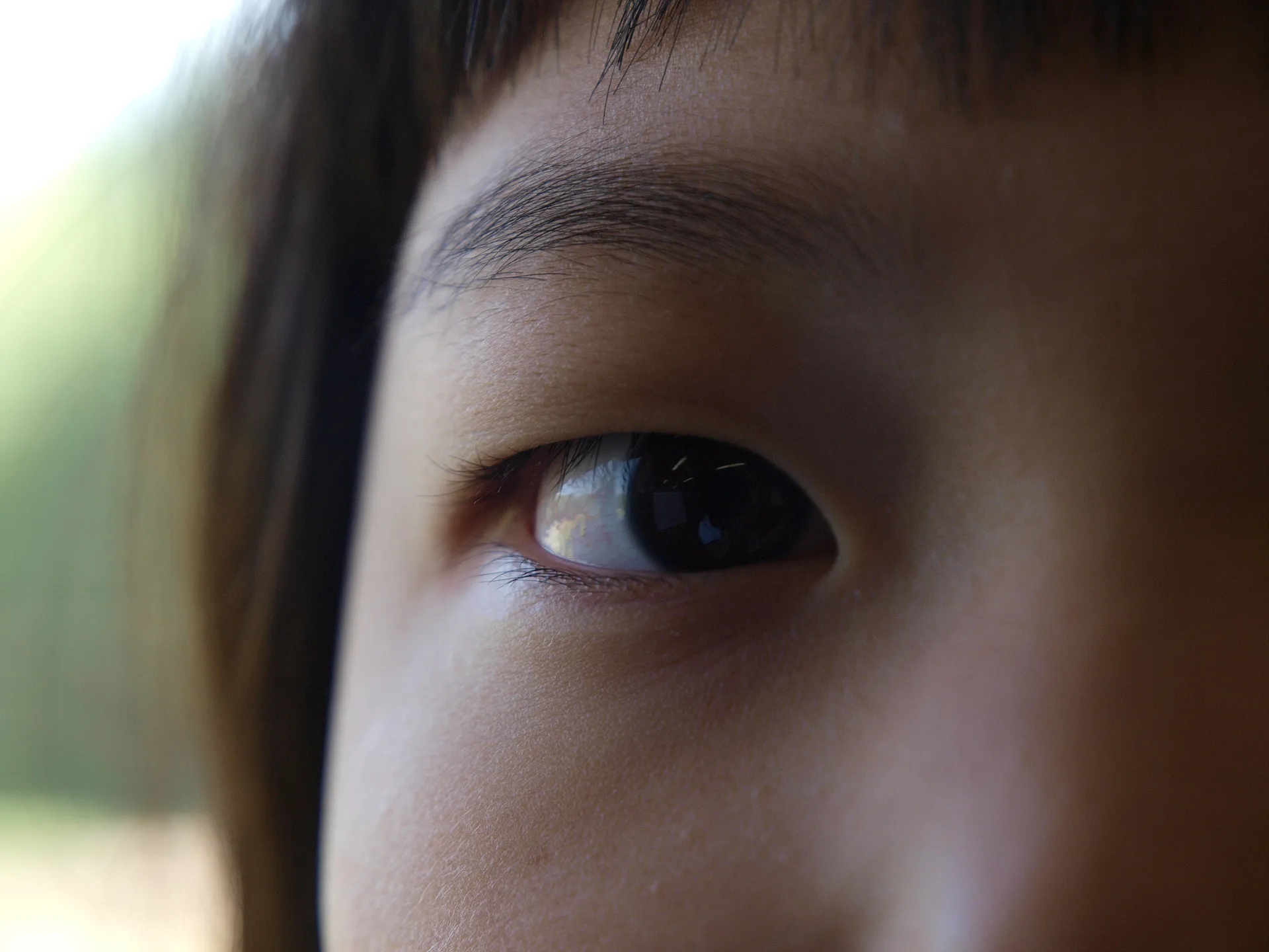 순수한 시선이 담긴 아이의 눈동자 클로즈업 · 2009-08-23