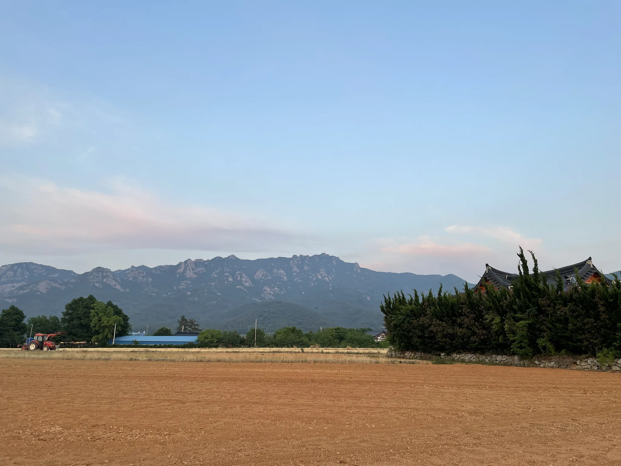 전라남도의 평온한 초여름 산촌 풍경 · 전라남도, 대한민국 · 2022-06-03