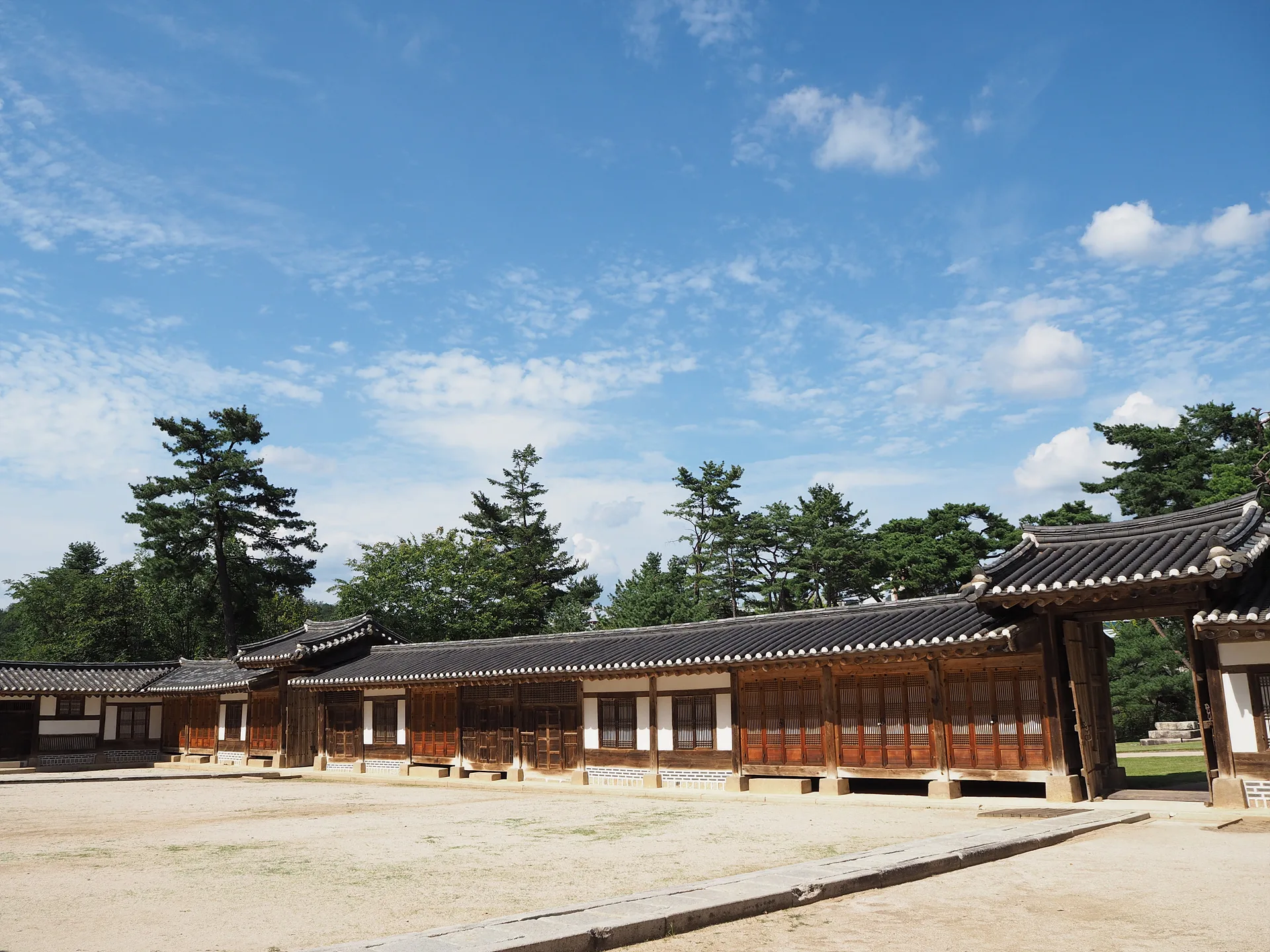 푸른 가을 하늘 아래 고즈넉한 한옥의 미 · 여주시, 경기도, 대한민국 · 2014-09-14