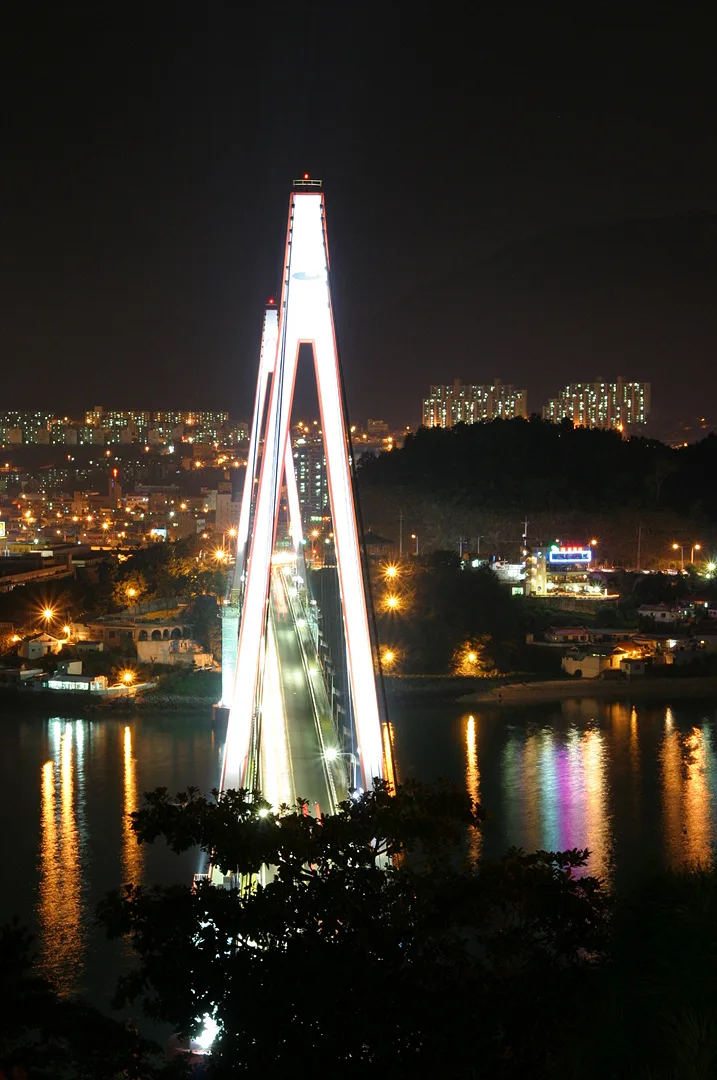 밤하늘을 가르는 빛의 조형미, 야경의 다리 · 2004-08-09