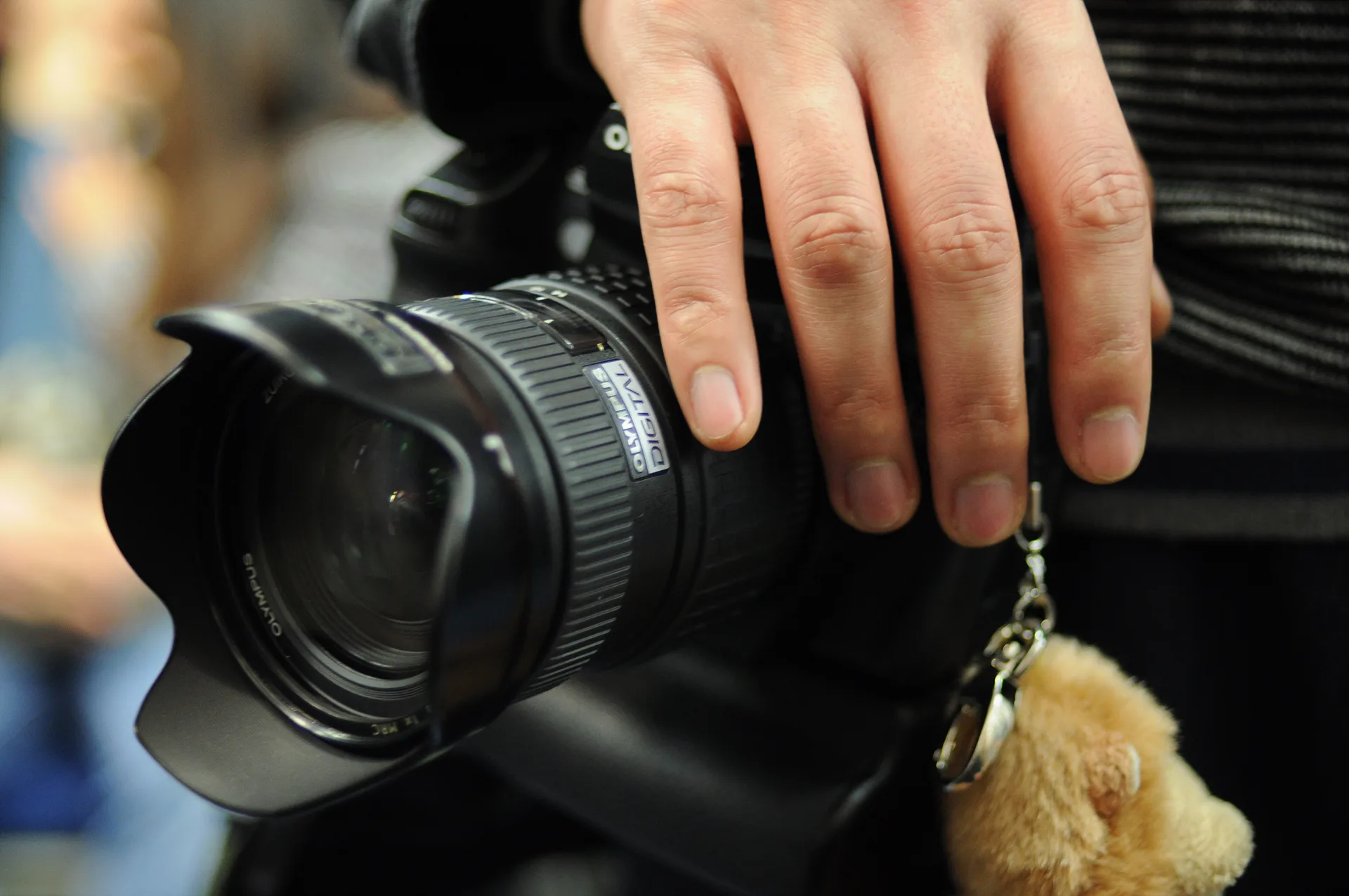 찰나를 기록하는 디지털 DSLR 카메라의 디테일 · 2009-02-07
