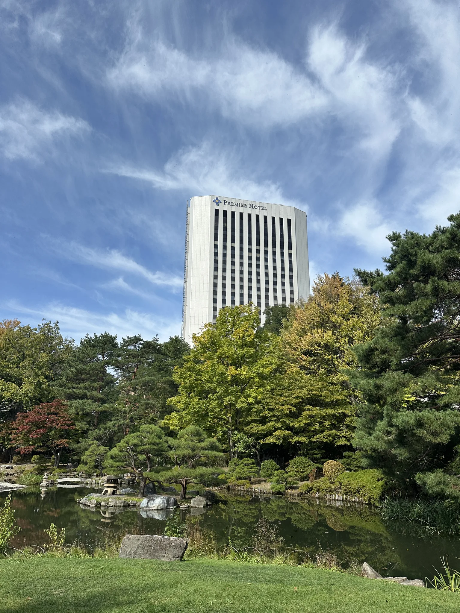 가을빛 물든 삿포로 나카지마공원의 도심 풍경 · 나카지마공원, 삿포로시, 홋카이도, 일본 · 2025-10-05