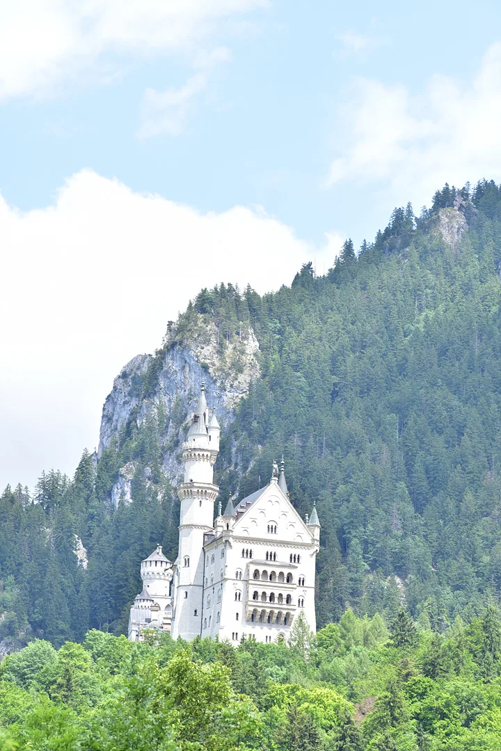 독일 바이에른 슈방가우의 동화 같은 성 · Hohenschwangau, 슈방가우, 바이에른, 독일 · 2017-06-27