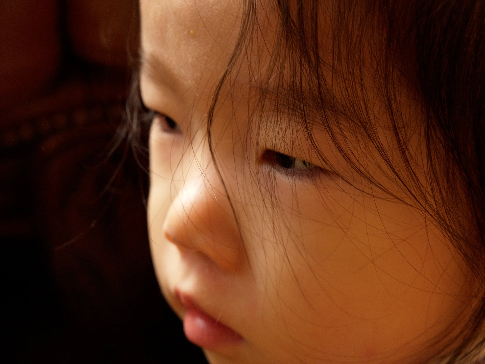 순수한 시선이 머무는 아이의 클로즈업 · 2007-12-30