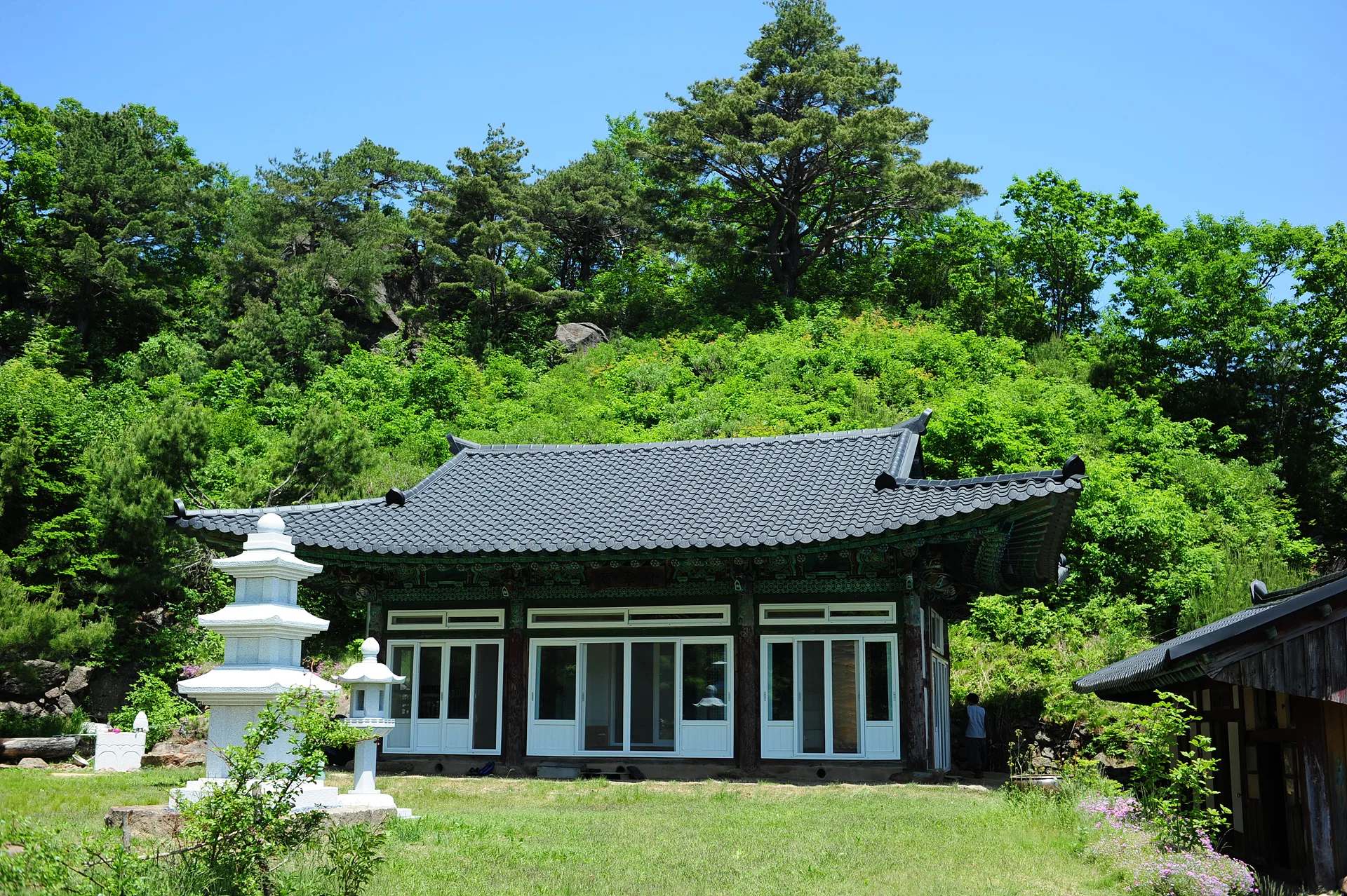 푸른 숲속에 자리 잡은 고즈넉한 전통 가옥 · 남원시, 전북특별자치도, 대한민국 · 2014-05-31