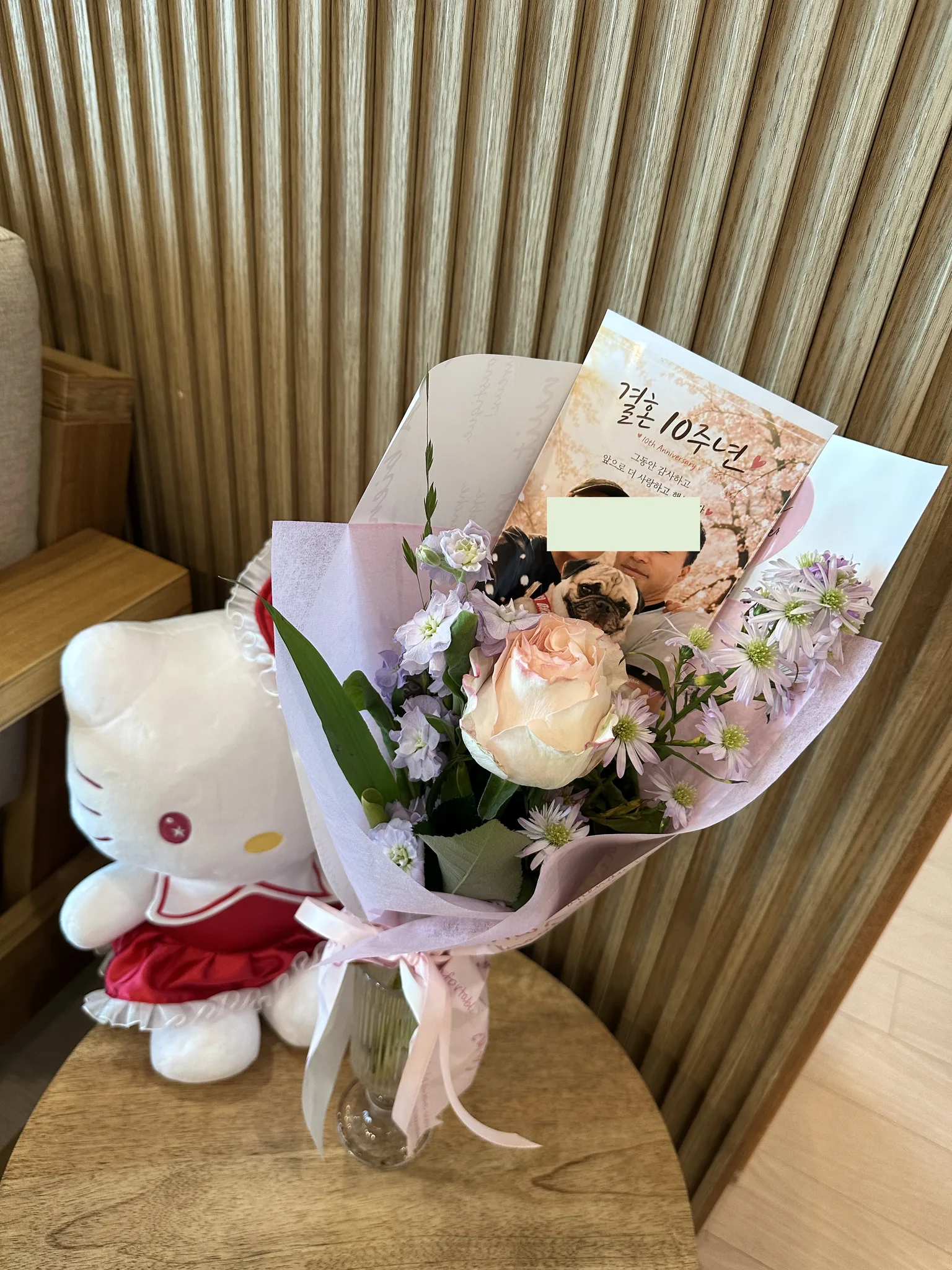 결혼 10주년의 설렘을 담은 화사한 꽃다발 · 강원특별자치도, 대한민국 · 2026-05-26