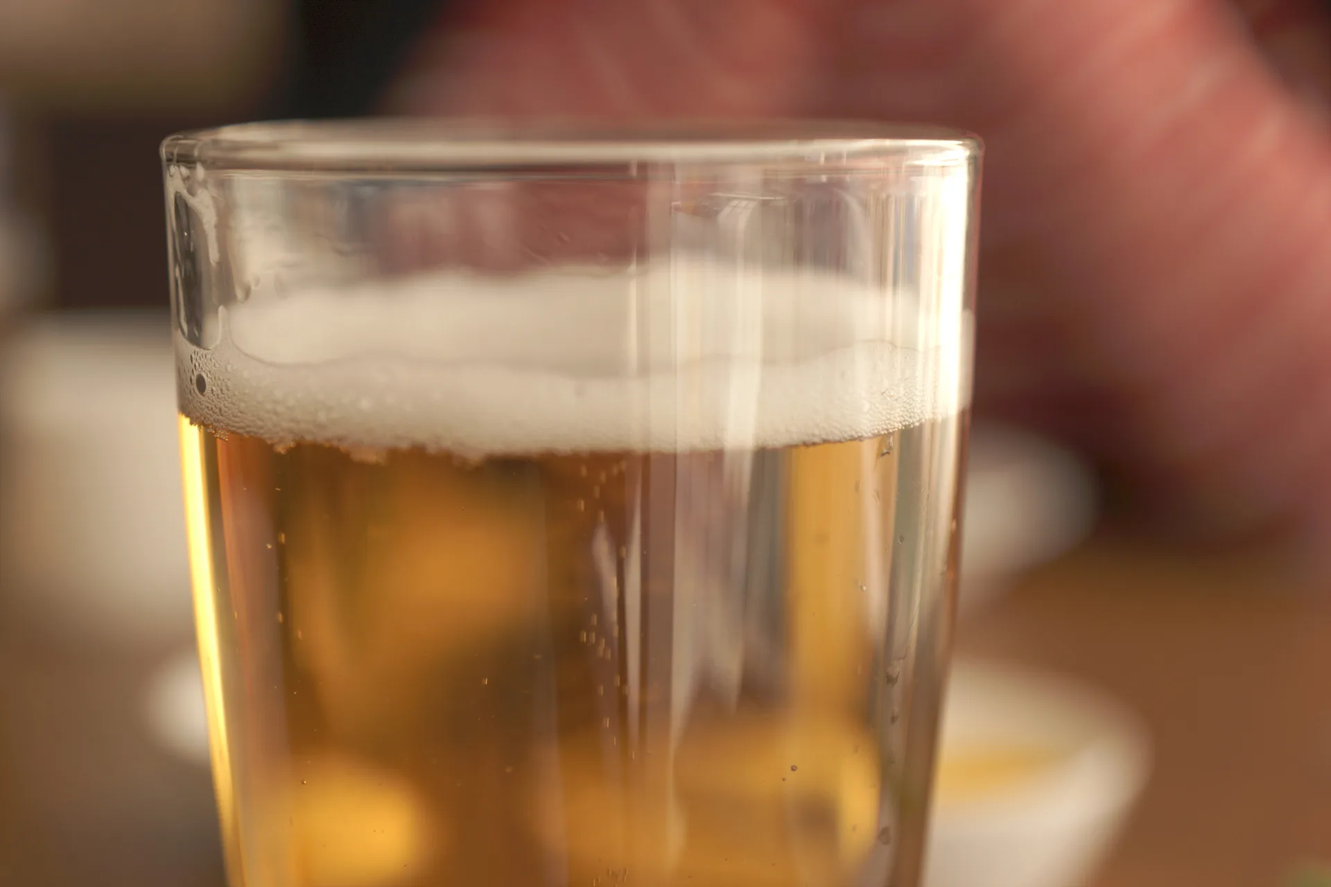 시원한 황금빛 맥주와 부드러운 거품의 조화 · 대치근린공원, 서울특별시, 대한민국 · 2012-04-01
