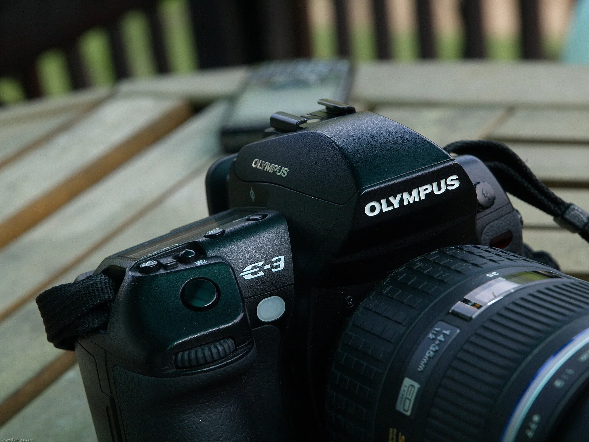 클래식한 매력의 올림푸스 DSLR 카메라 · 2009-05-23