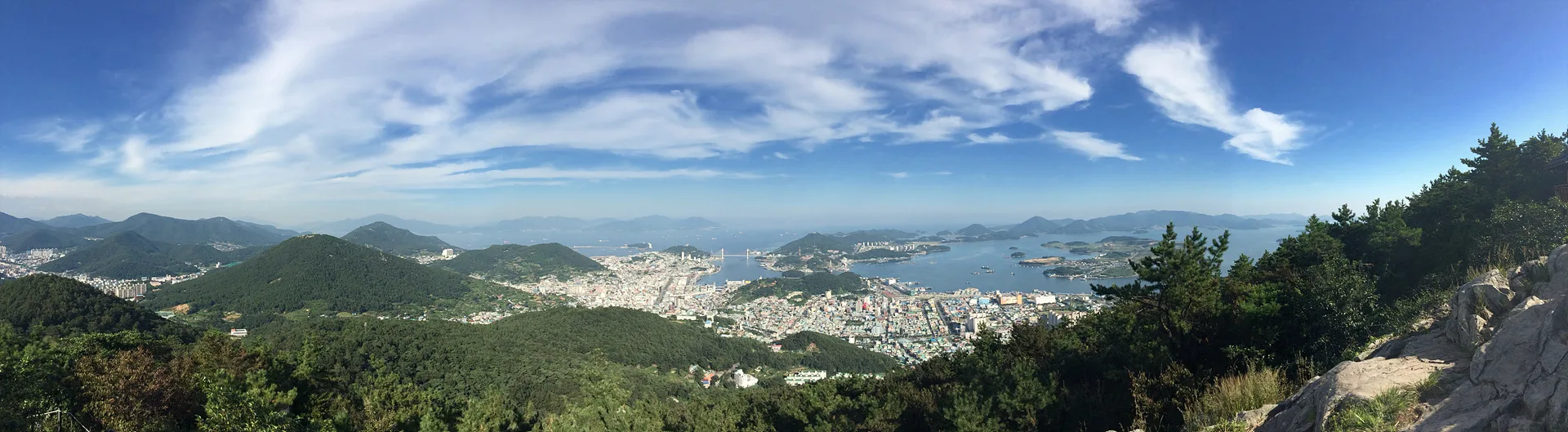 푸른 바다와 도시가 어우러진 탁 트인 전경 · 대한민국 · 2014-09-07