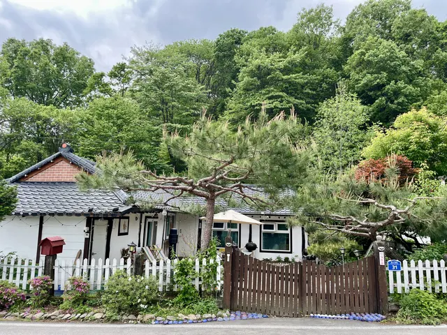 경기도의 고즈넉한 풍경, 숲속 작은 한옥